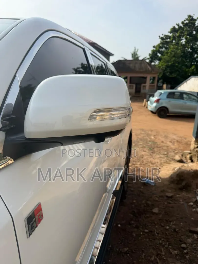 Toyota Land Cruiser Prado 2019 White