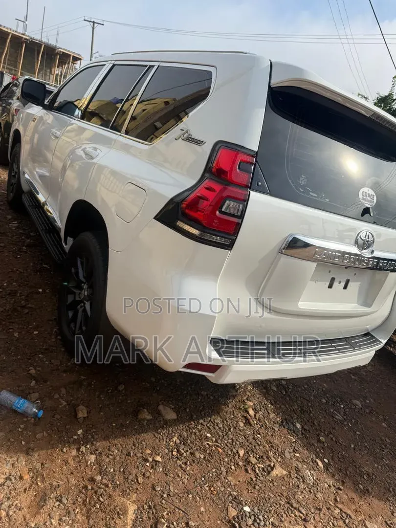 Toyota Land Cruiser Prado 2019 White