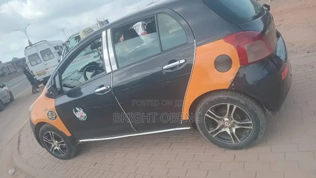 Toyota Yaris 2013 Black