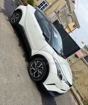 Toyota C-HR XLE 2021 White