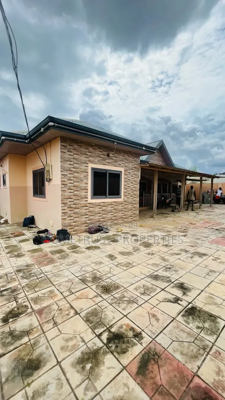 5bdrm House in Ga Odumase Sonitra, Pentecost for sale