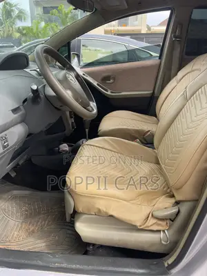 Toyota Vitz 2010 Silver