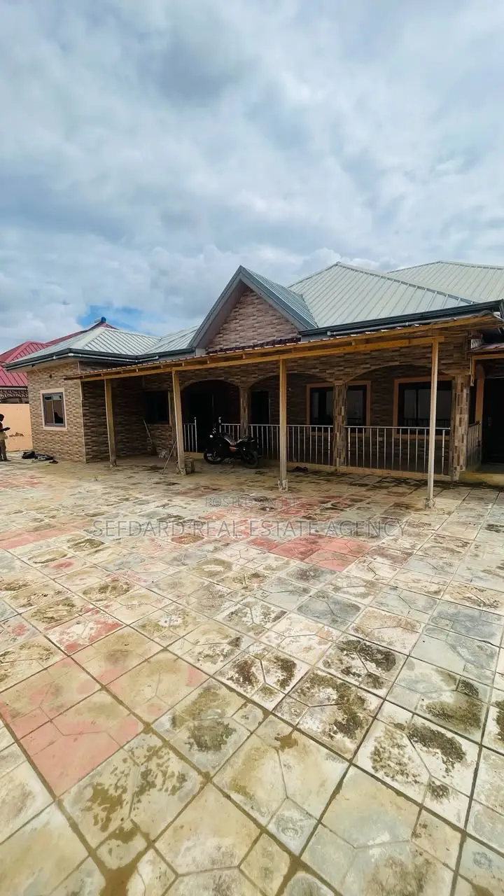 4bdrm House in Sefdard Properties, Ablekuma for sale