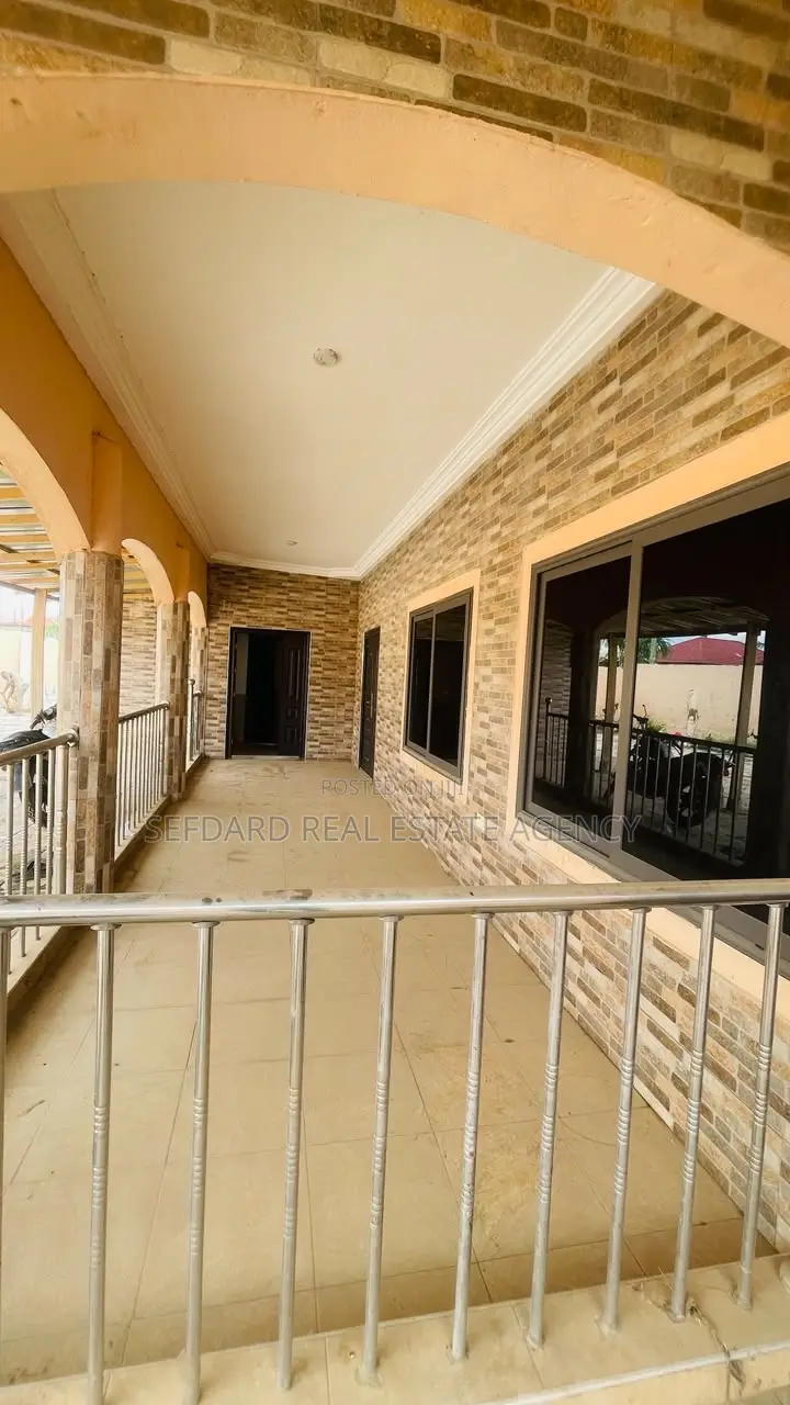 4bdrm House in Sefdard Properties, Ablekuma for sale