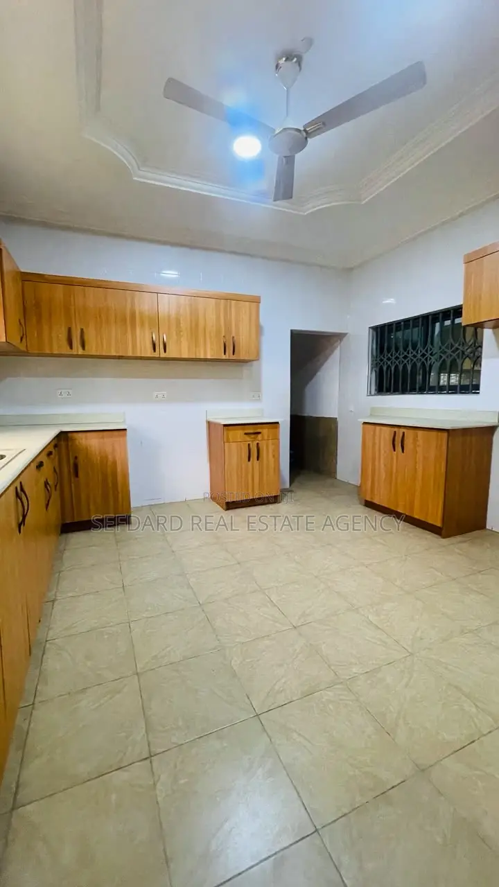 4bdrm House in Sefdard Properties, Ablekuma for sale