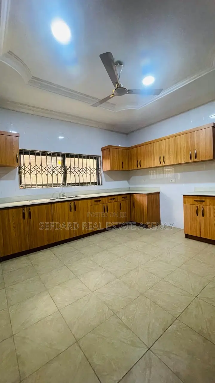 4bdrm House in Sefdard Properties, Ablekuma for sale