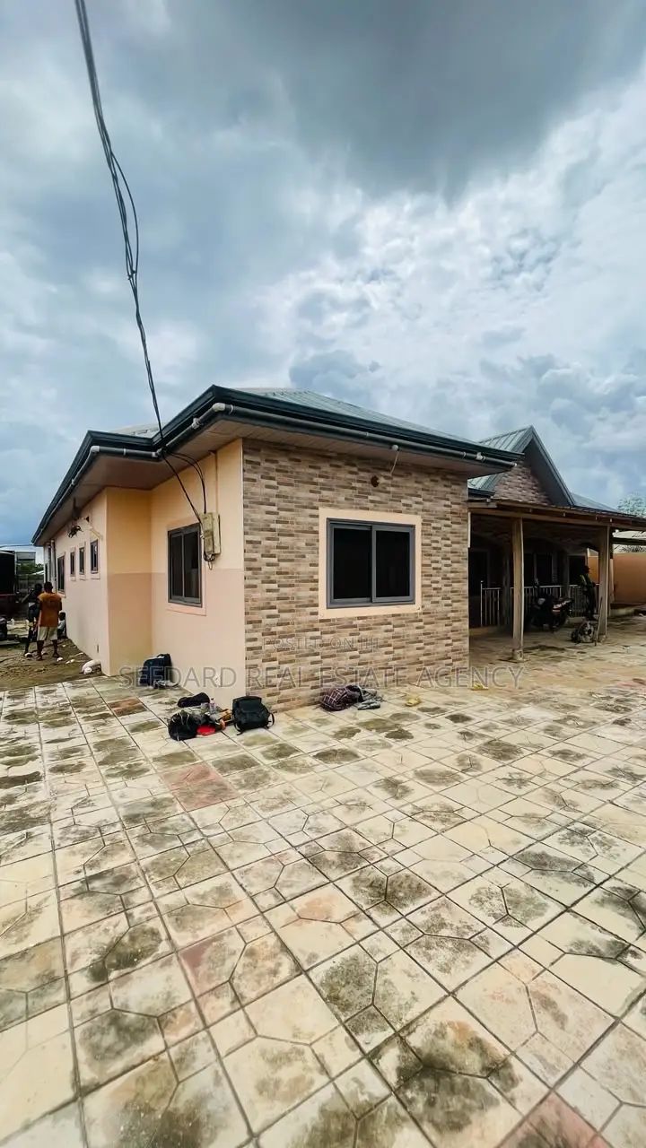 4bdrm House in Sefdard Properties, Ablekuma for sale