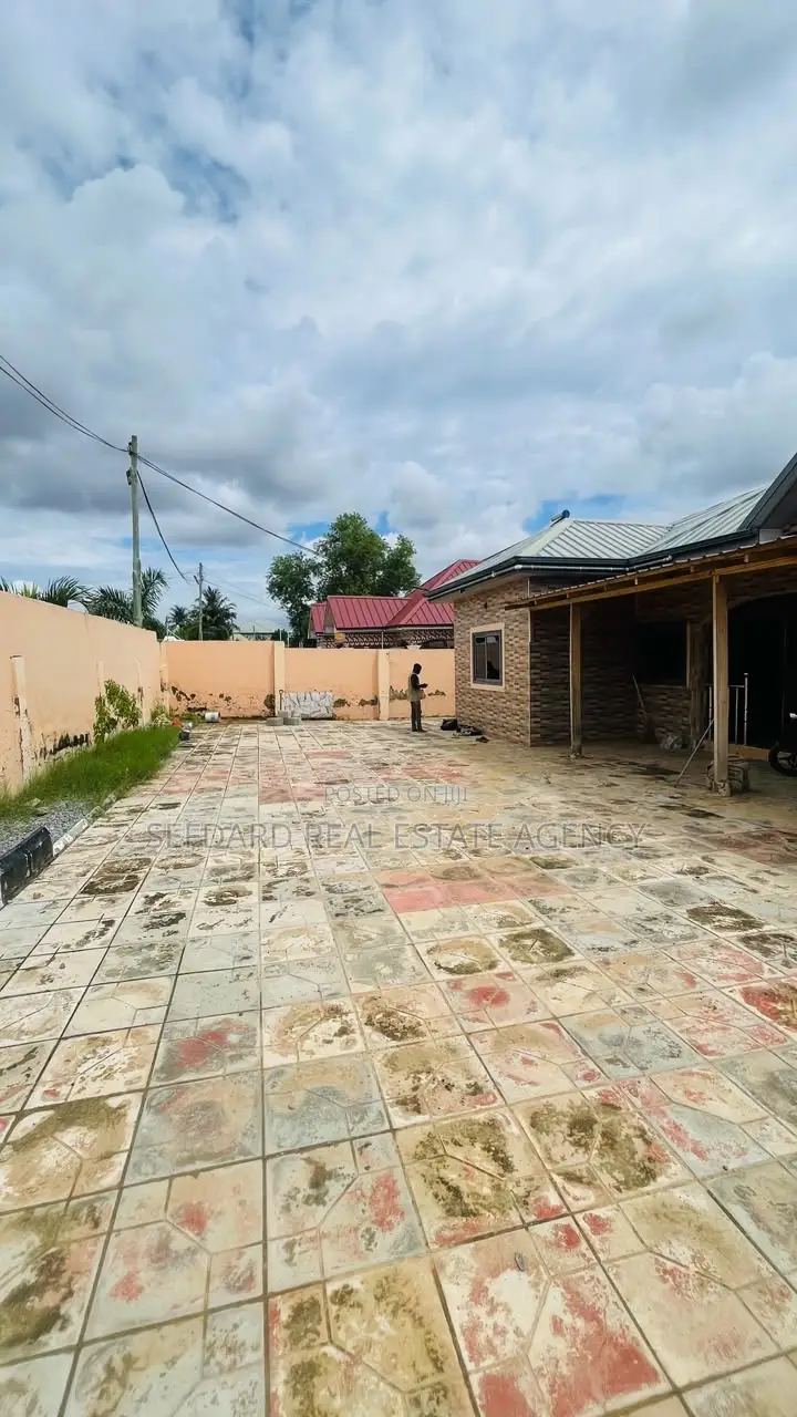 4bdrm House in Sefdard Properties, Ablekuma for sale