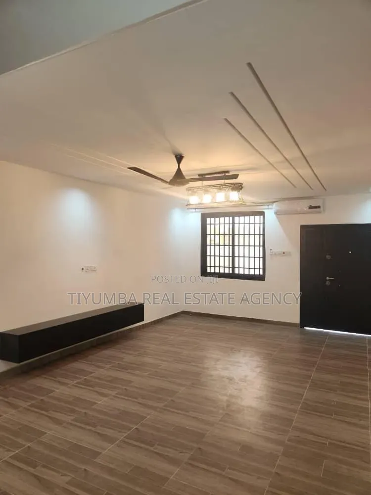 2bdrm Apartment in Tiyumba Real Estate, Ofankor for rent