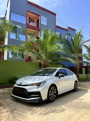 Toyota Corolla SE 2021 White