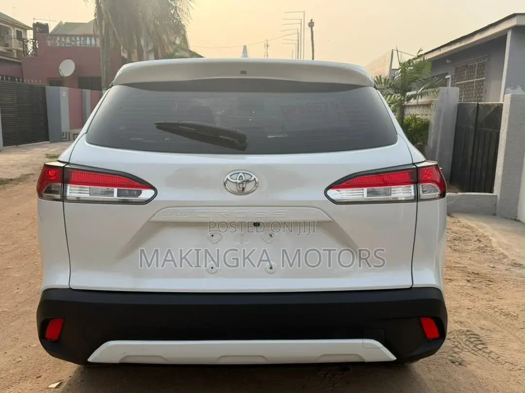 Toyota Corolla Cross LE AWD 2023 White