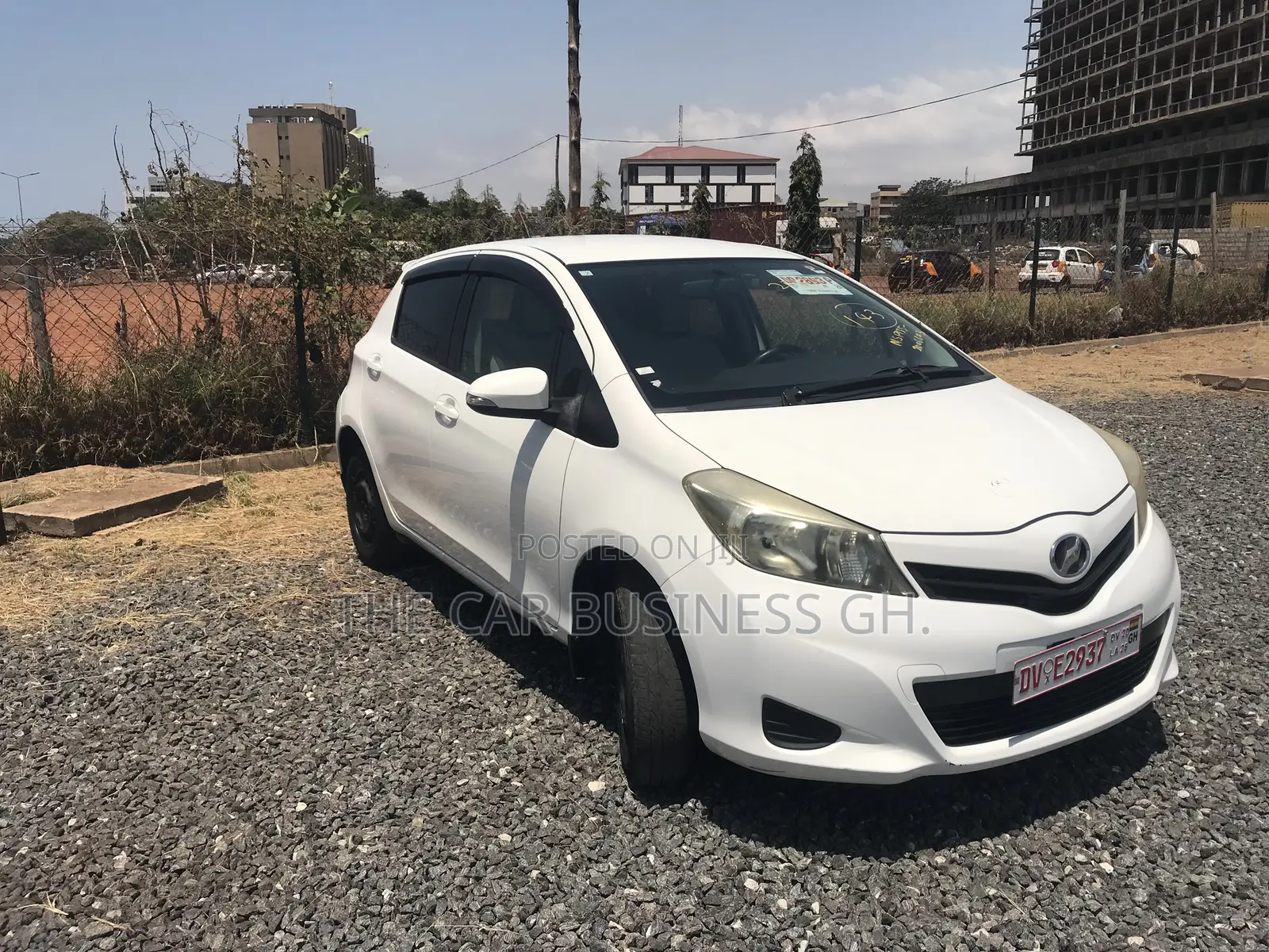 Toyota Vitz 1.3 FWD 5dr 2012 White