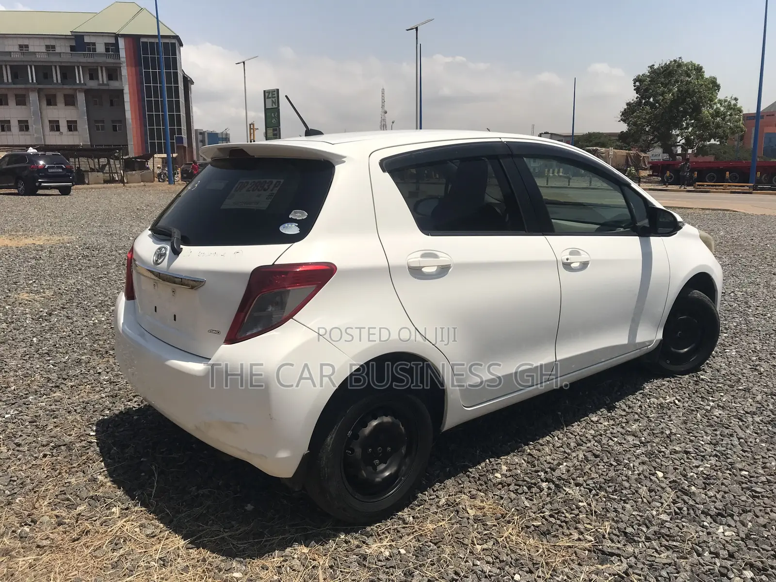 Toyota Vitz 1.3 FWD 5dr 2012 White