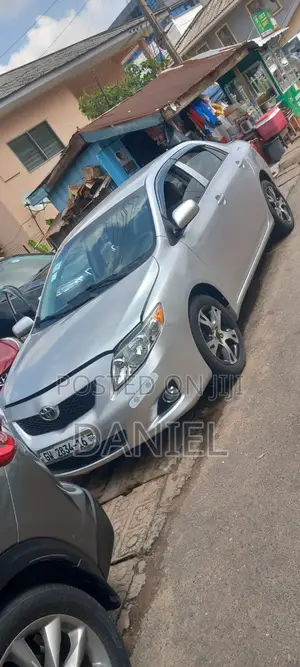 Toyota Corolla LE 4dr Sedan (1.8L 4cyl 4A) 2010 Silver