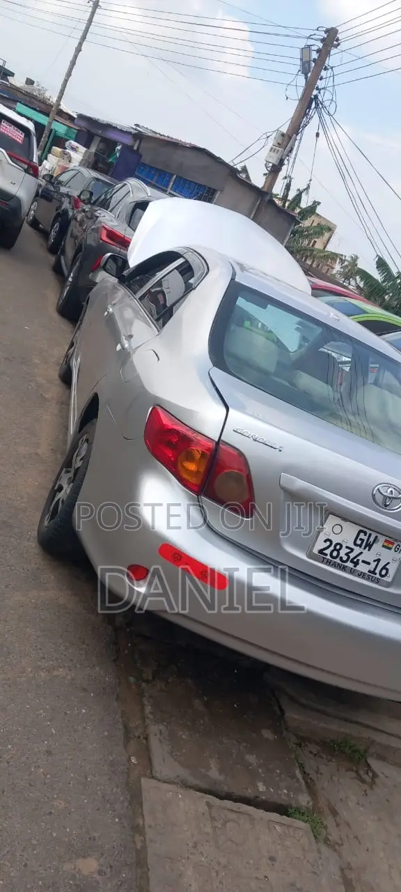 Toyota Corolla LE 4dr Sedan (1.8L 4cyl 4A) 2010 Silver