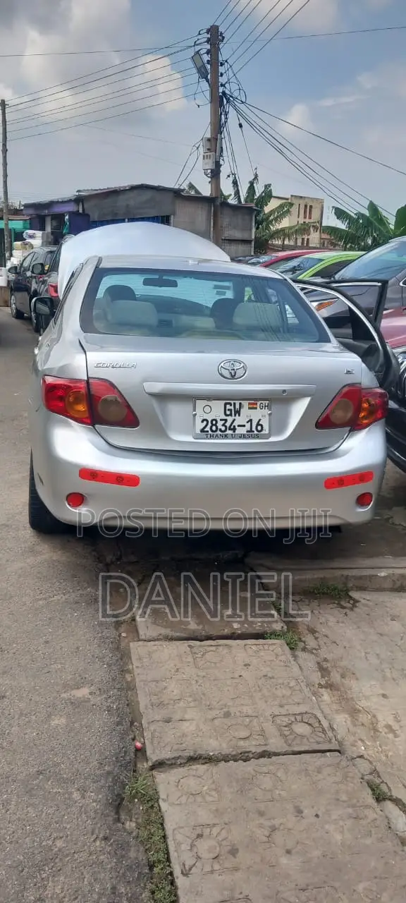 Toyota Corolla LE 4dr Sedan (1.8L 4cyl 4A) 2010 Silver