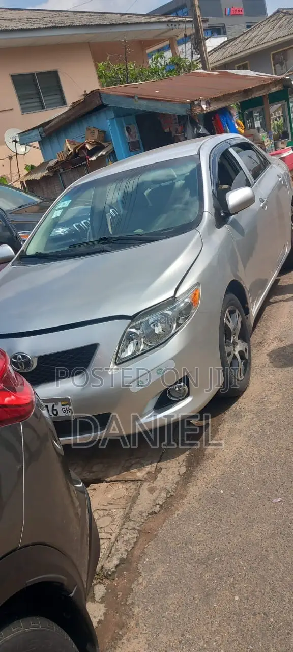 Toyota Corolla LE 4dr Sedan (1.8L 4cyl 4A) 2010 Silver