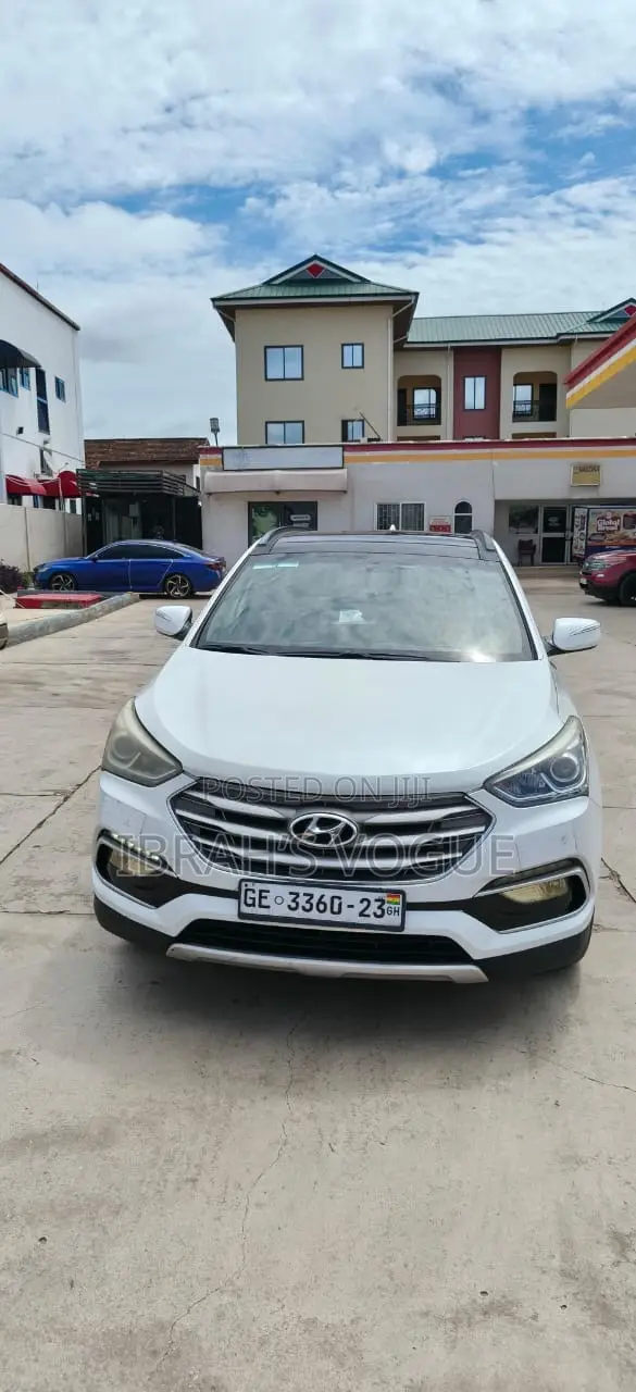 Hyundai Santa Fe 2018 White
