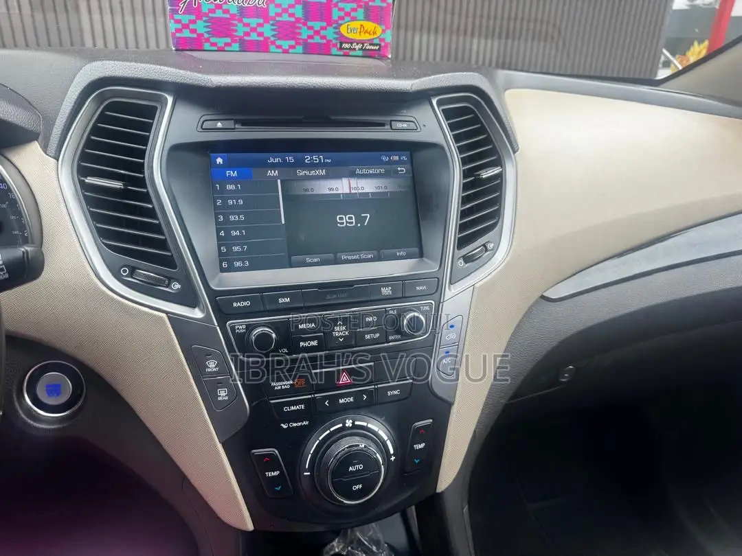Hyundai Santa Fe 2018 White