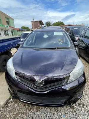 Toyota Vitz 1.3 FWD 5dr 2013 Burgundy