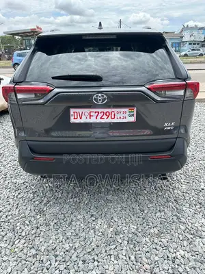 Toyota RAV4 XLE 2025 Black