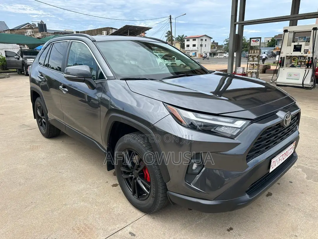 Toyota RAV4 XLE 2025 Black