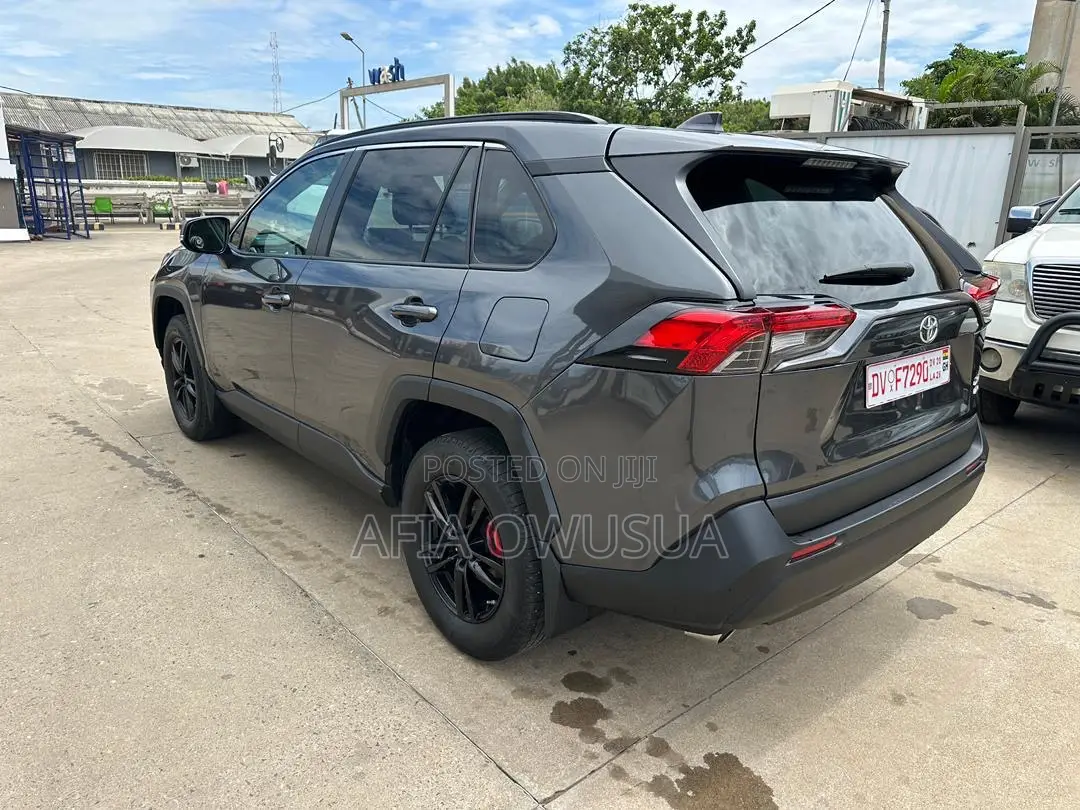 Toyota RAV4 XLE 2025 Black