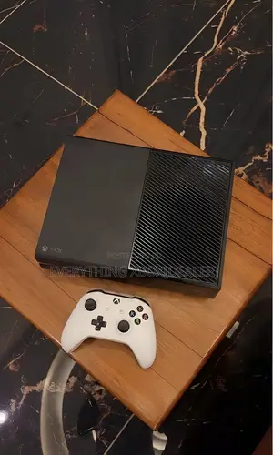 Previously Owned Xbox One | 500gb |1 Controller | Games Included