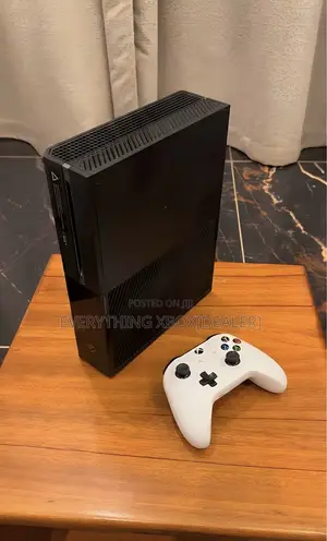 Previously Owned Xbox One | 500gb |1 Controller | Games Included