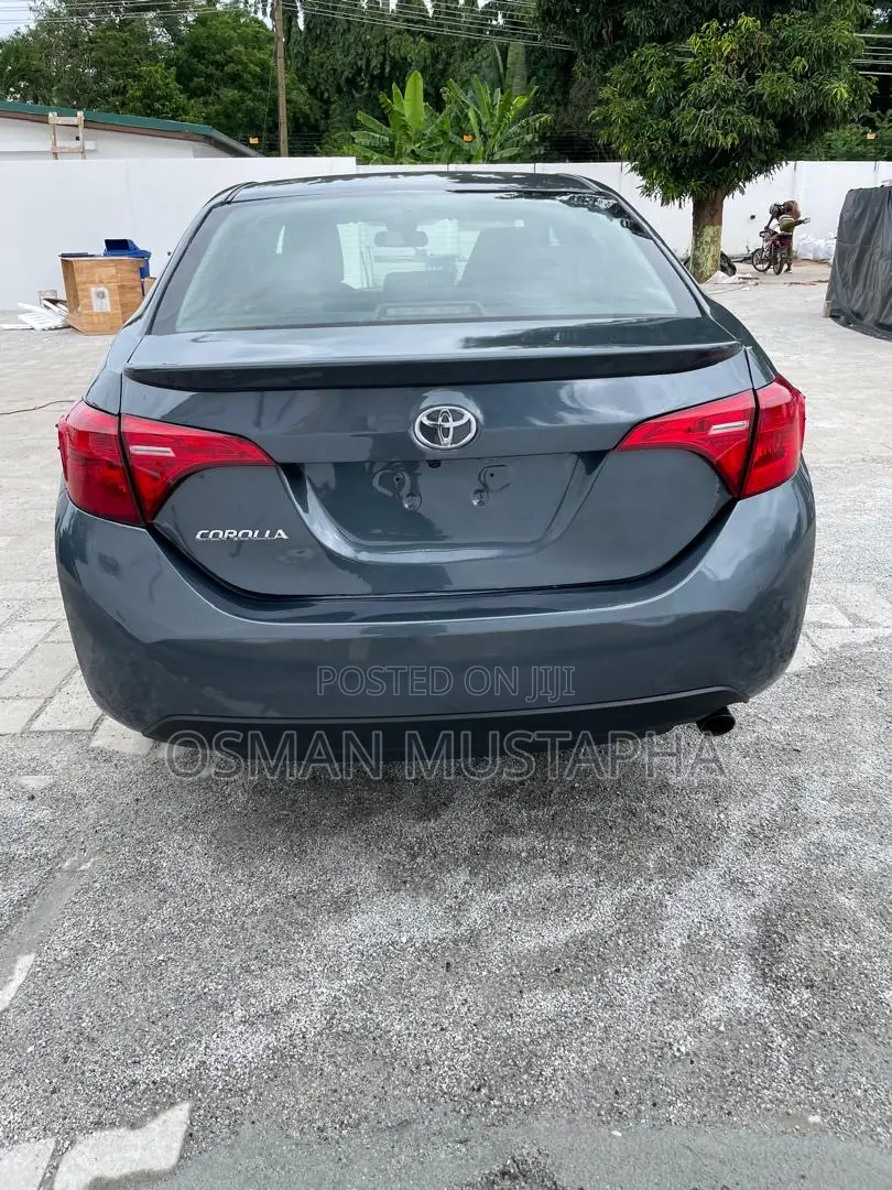 Toyota Corolla SE 4dr Sedan (1.8L 4cyl CVT) 2017 Gray