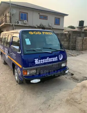 Nissan Caravan (Urvan) 2001 Blue