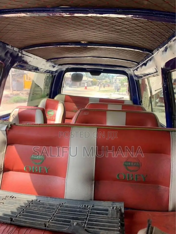Nissan Caravan (Urvan) 2001 Blue