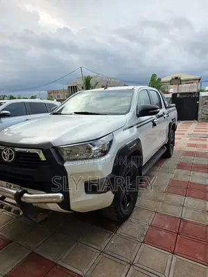 Toyota Hilux Revo Double Cab Petrol 2.7 AWD 2016 White
