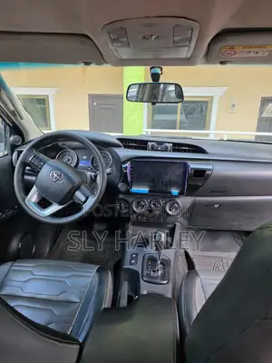 Toyota Hilux Revo Double Cab Petrol 2.7 AWD 2016 White