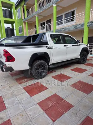 Toyota Hilux Revo Double Cab Petrol 2.7 AWD 2016 White
