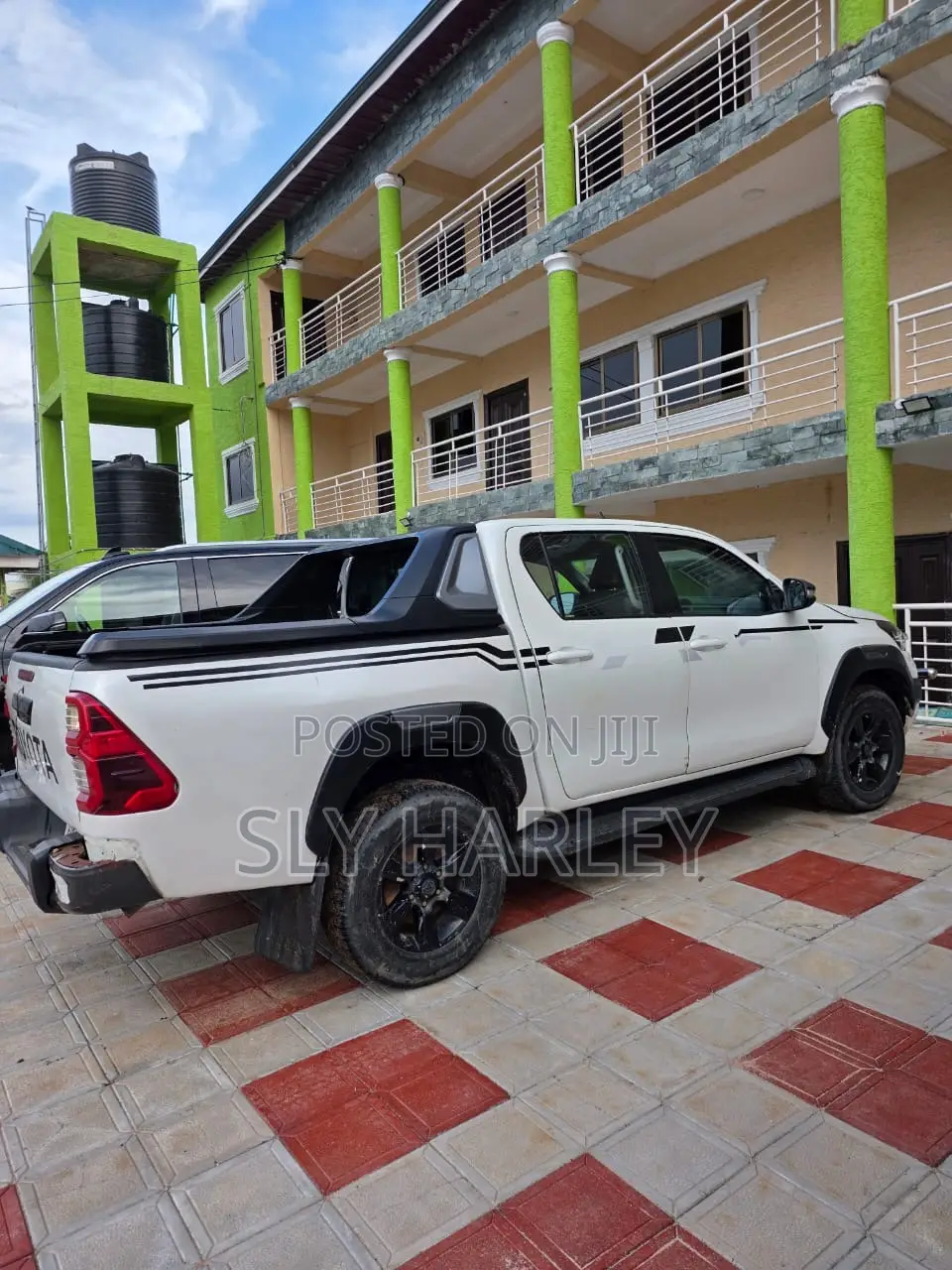 Toyota Hilux Revo Double Cab Petrol 2.7 AWD 2016 White