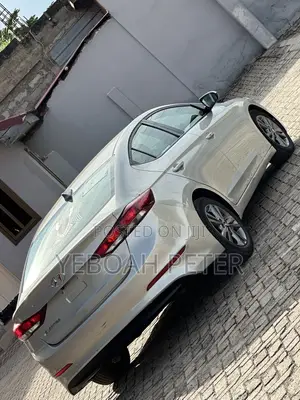 Hyundai Elantra 2017 Gold