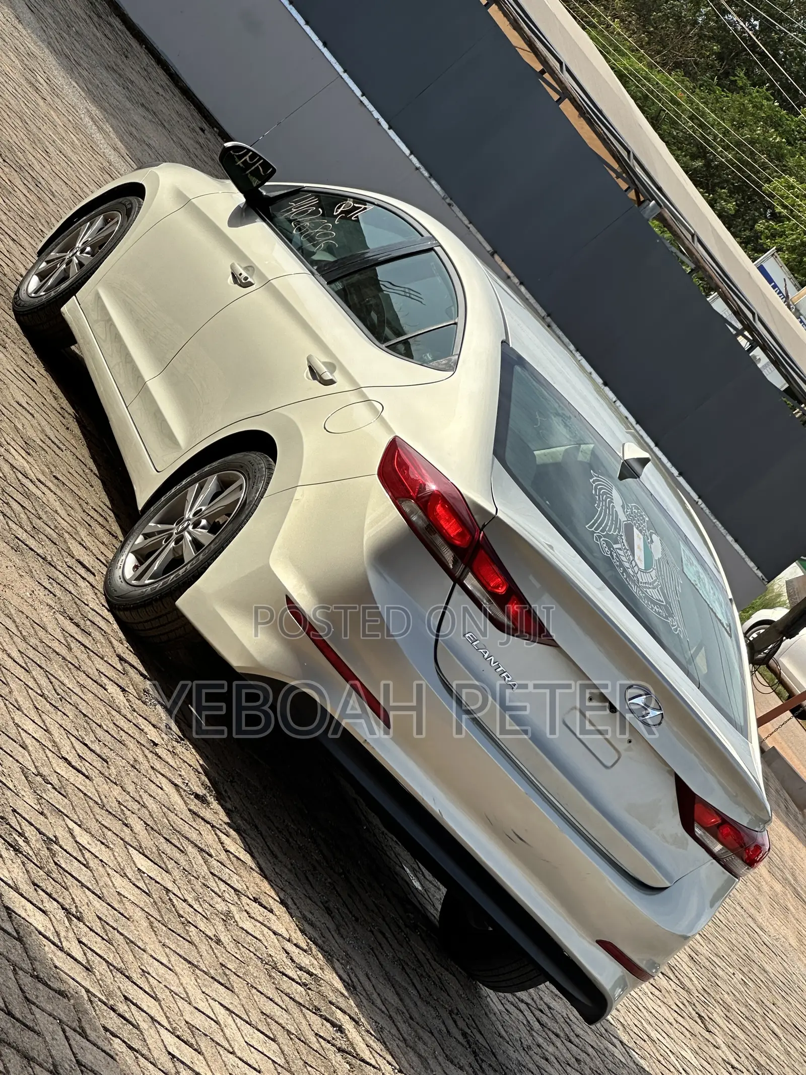 Hyundai Elantra 2017 Gold