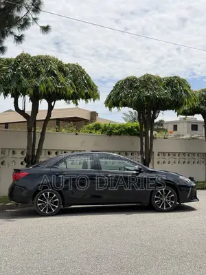 Toyota Corolla SE (1.8L 4cyl 6M) 2019 Black