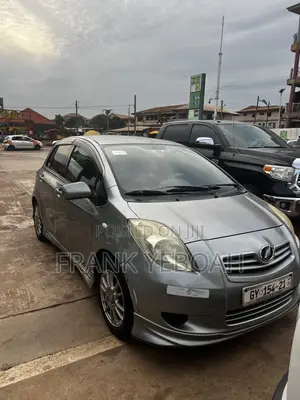 Toyota Vitz 2010 Gray