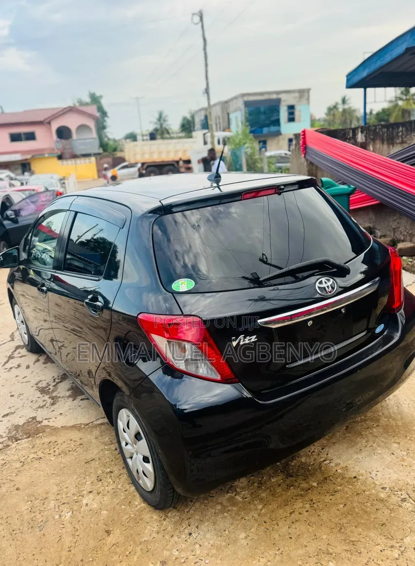 Toyota Vitz 2012 Black