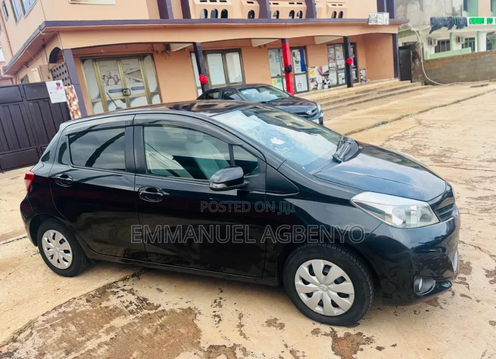 Toyota Vitz 2012 Black