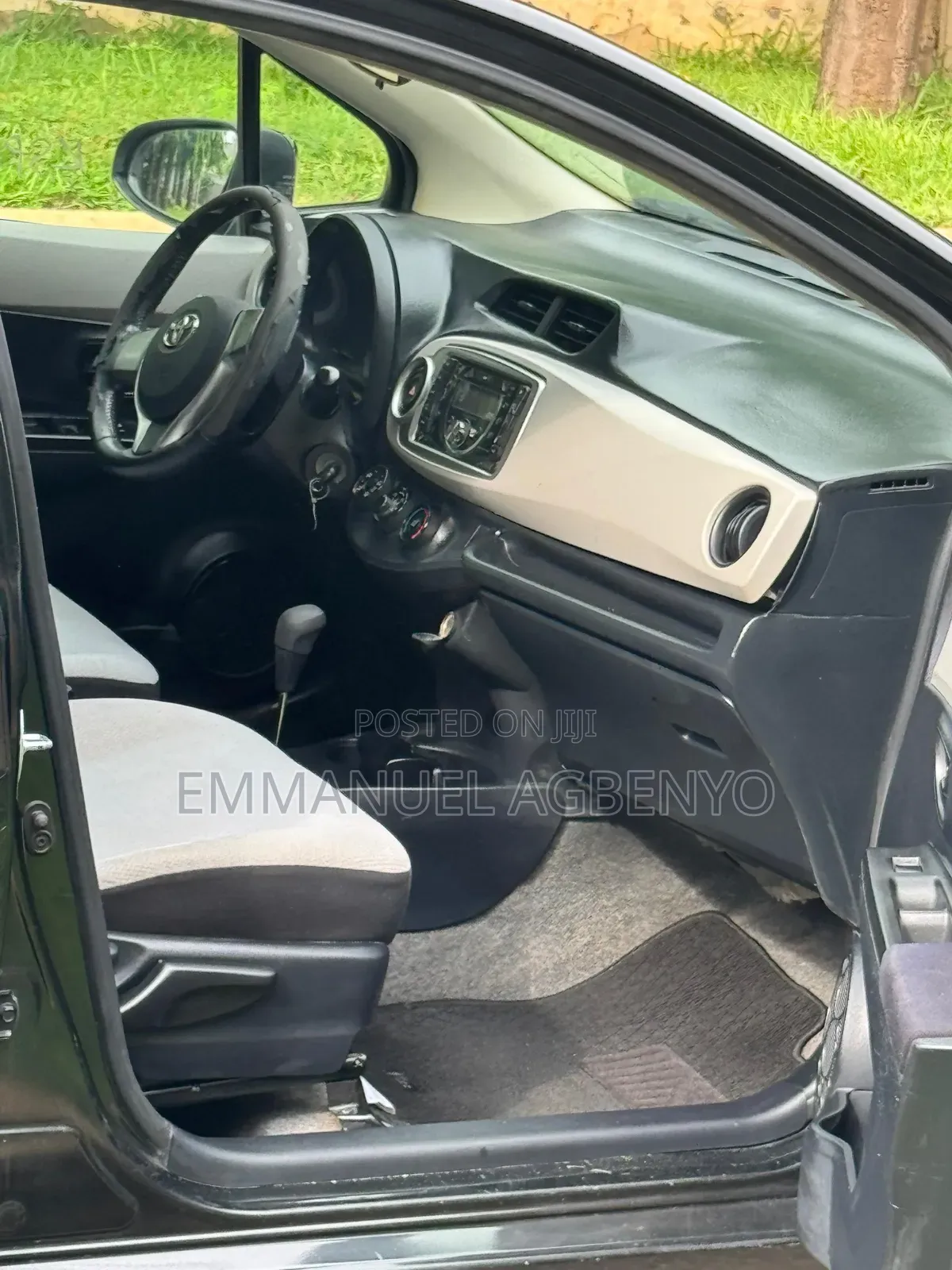 Toyota Vitz 2012 Black