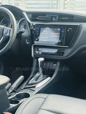 Toyota Corolla XLE (1.8L 4cyl 2A) 2018 Gray