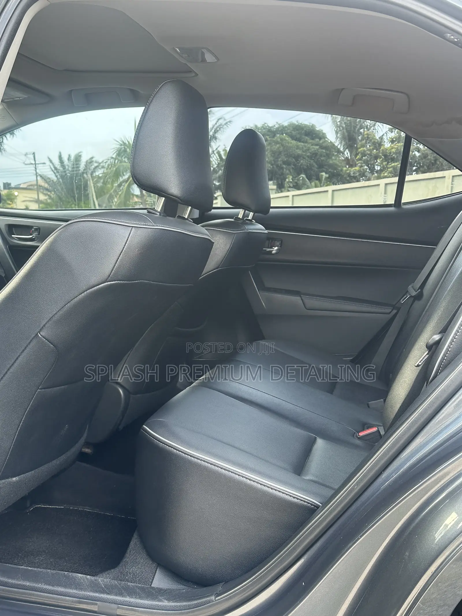 Toyota Corolla XLE (1.8L 4cyl 2A) 2018 Gray