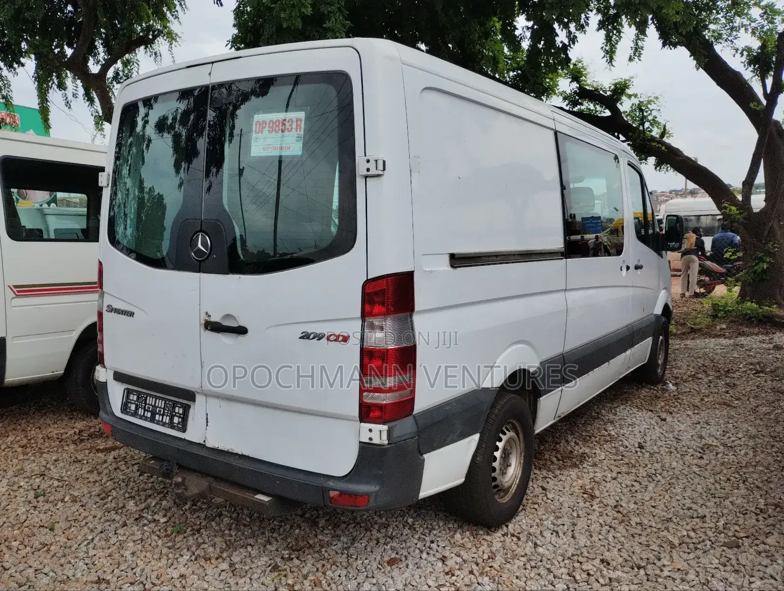 Mercedes-Benz 2422 2010 White