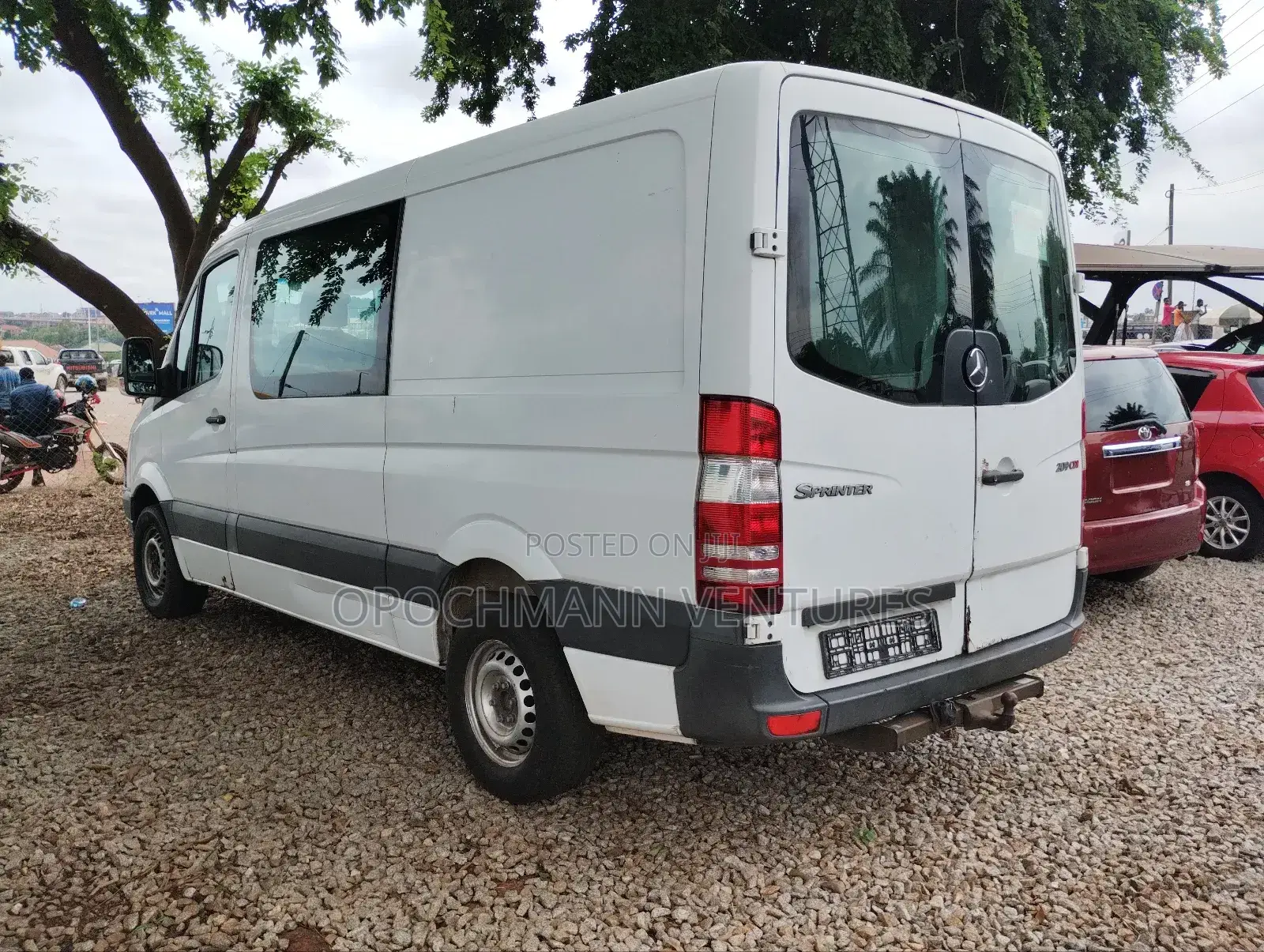 Mercedes-Benz 2422 2010 White