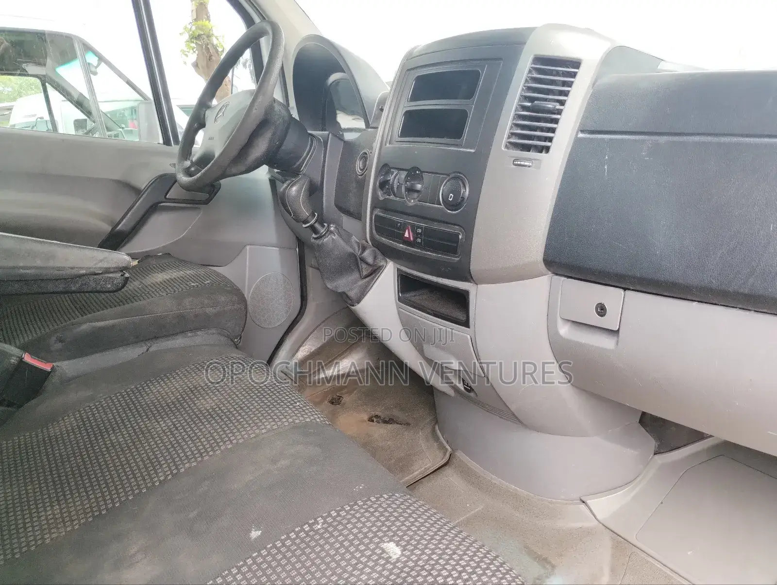 Mercedes-Benz 2422 2010 White