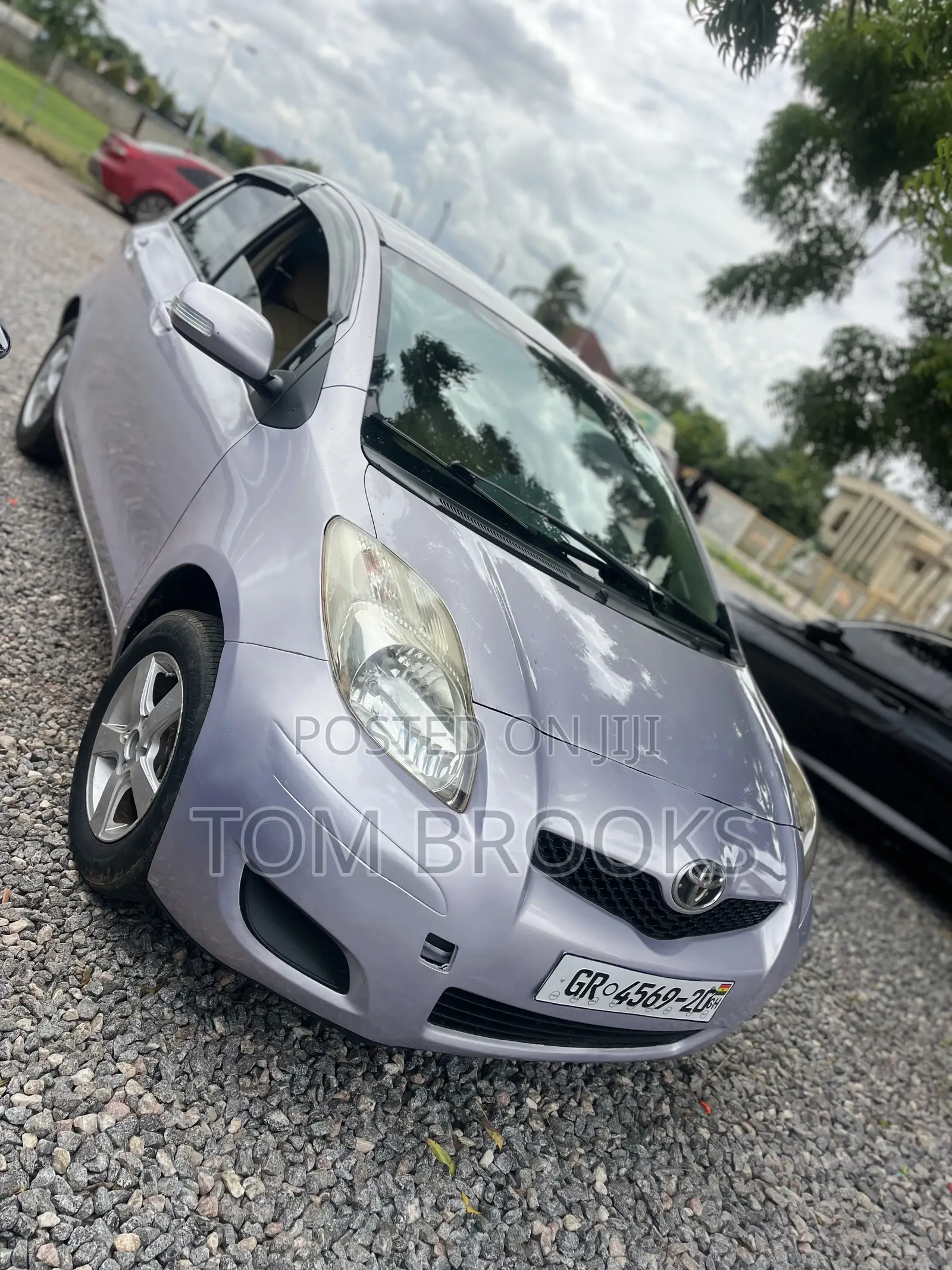Toyota Vitz 2010 Silver