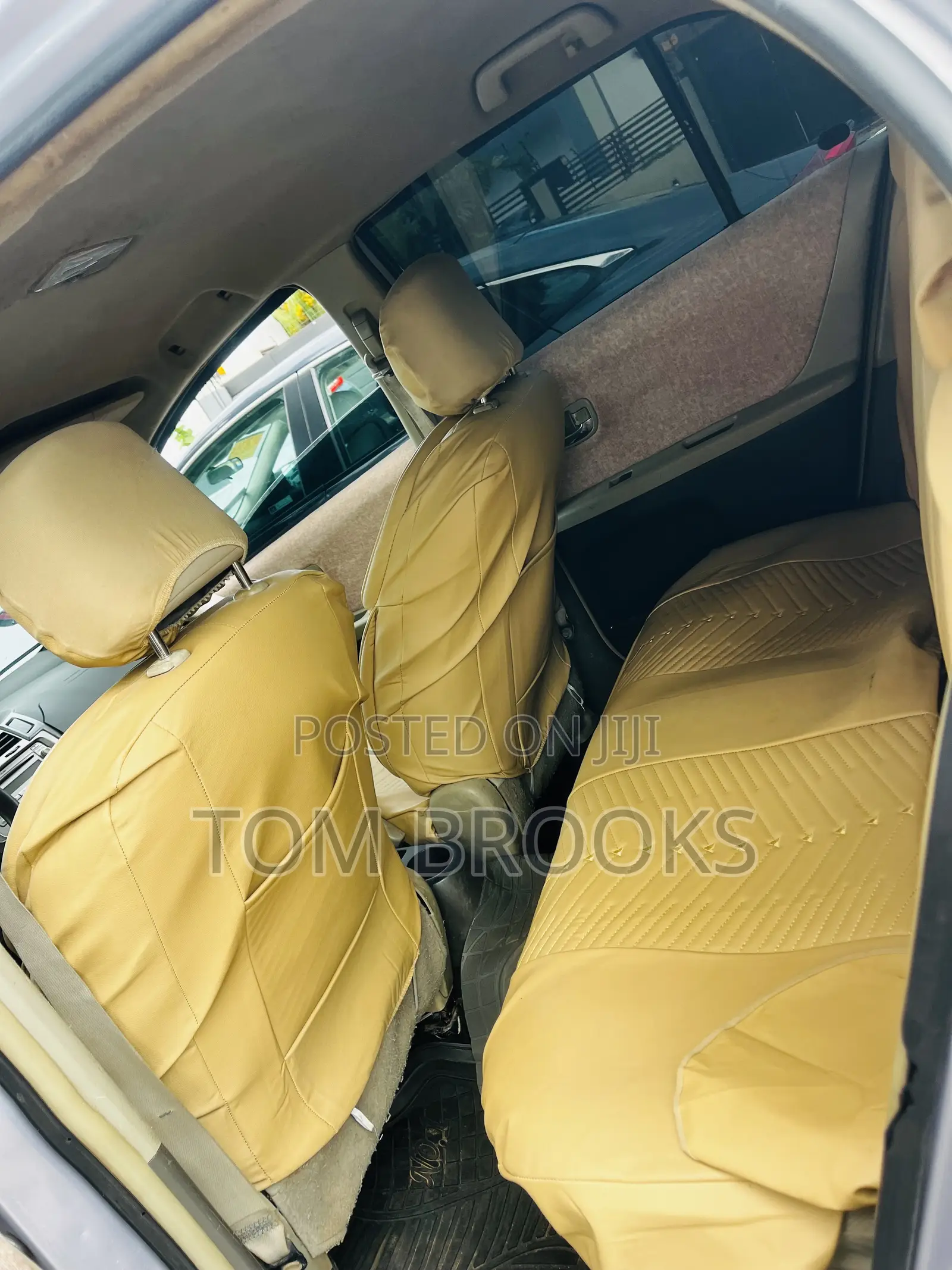 Toyota Vitz 2010 Silver